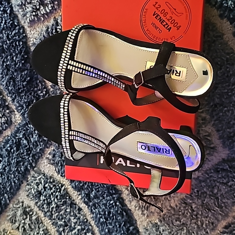 Shoes - Picture 4 of 10